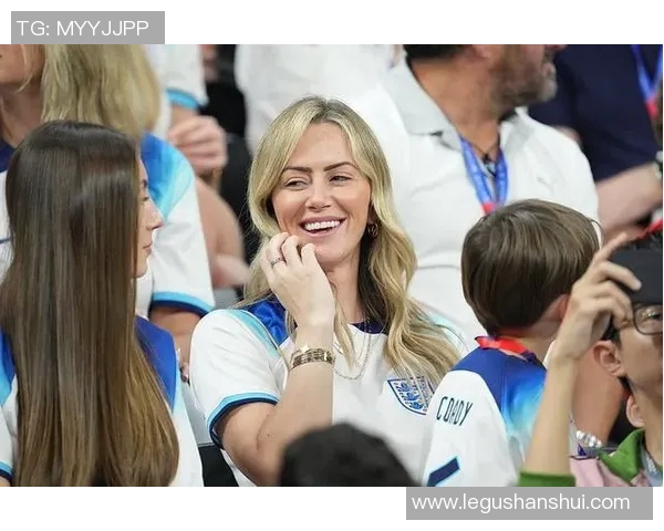 足球明星背后的女人们盘点各大球星的妻子与伴侣的故事与风采